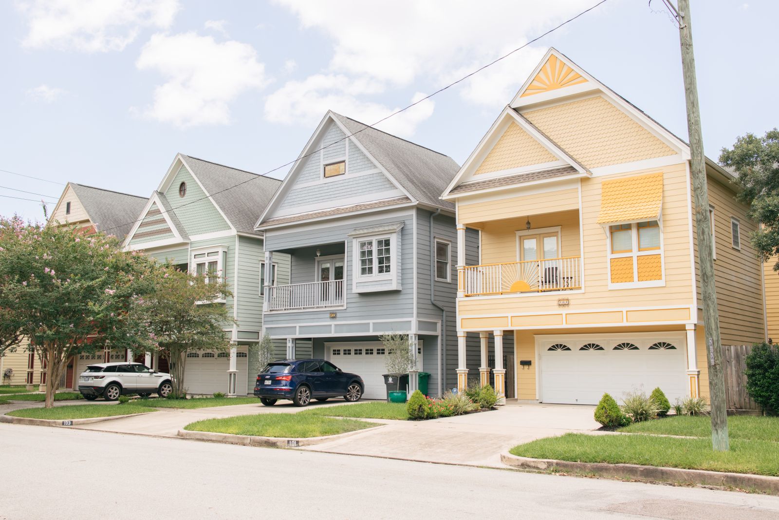 Residential street in Hawthorne, Portland